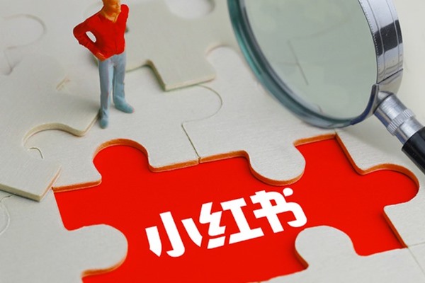 如何在抖音评论下写小红书博主帐号？